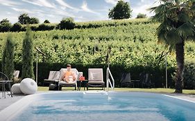 Lingers Suites & Residence
